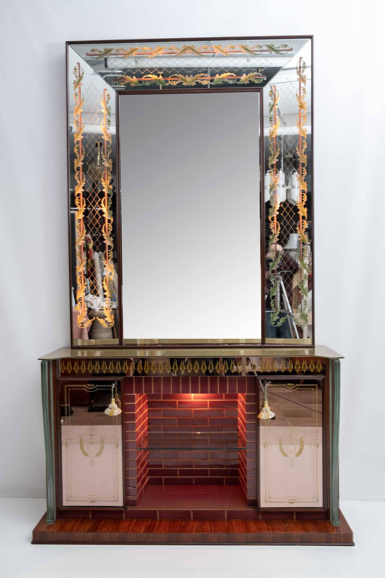 Meuble bar italien moderne du milieu du siècle de Luigi Brusotti avec miroir décoré