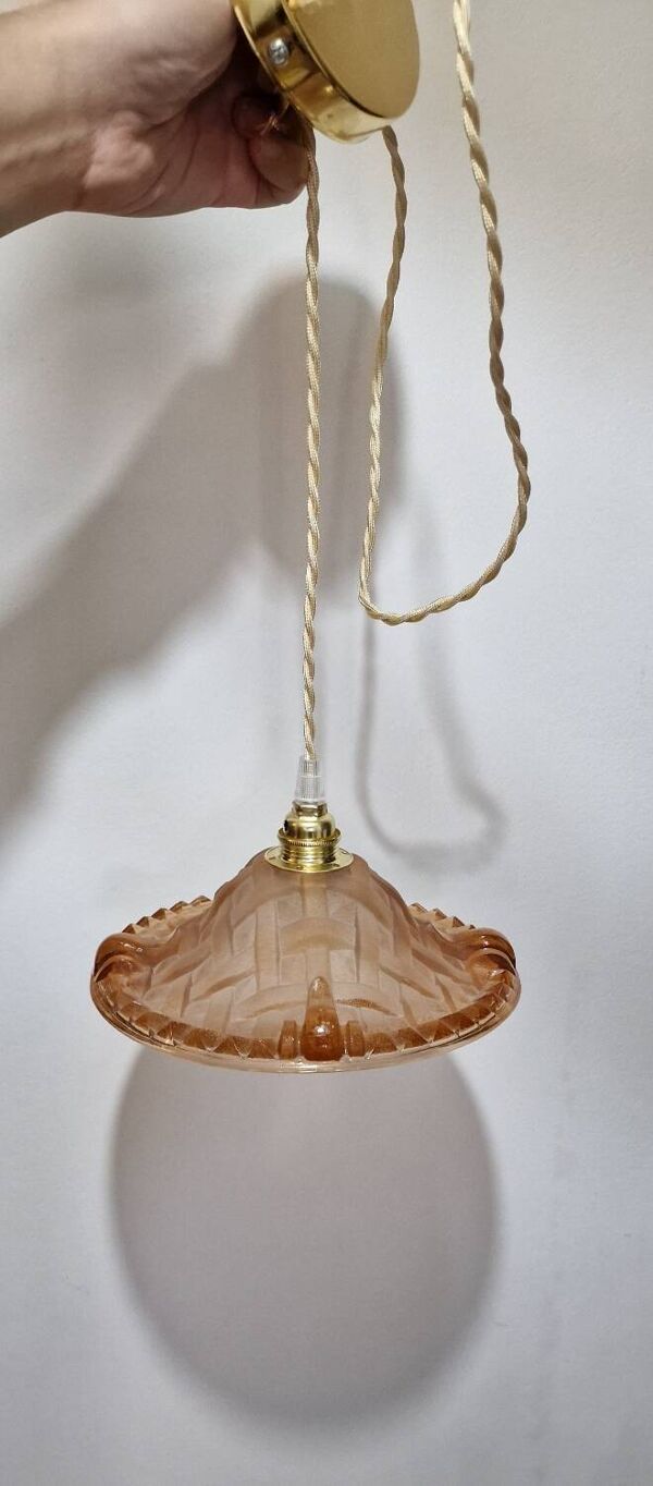 Suspension Art Déco en verre moulé rose