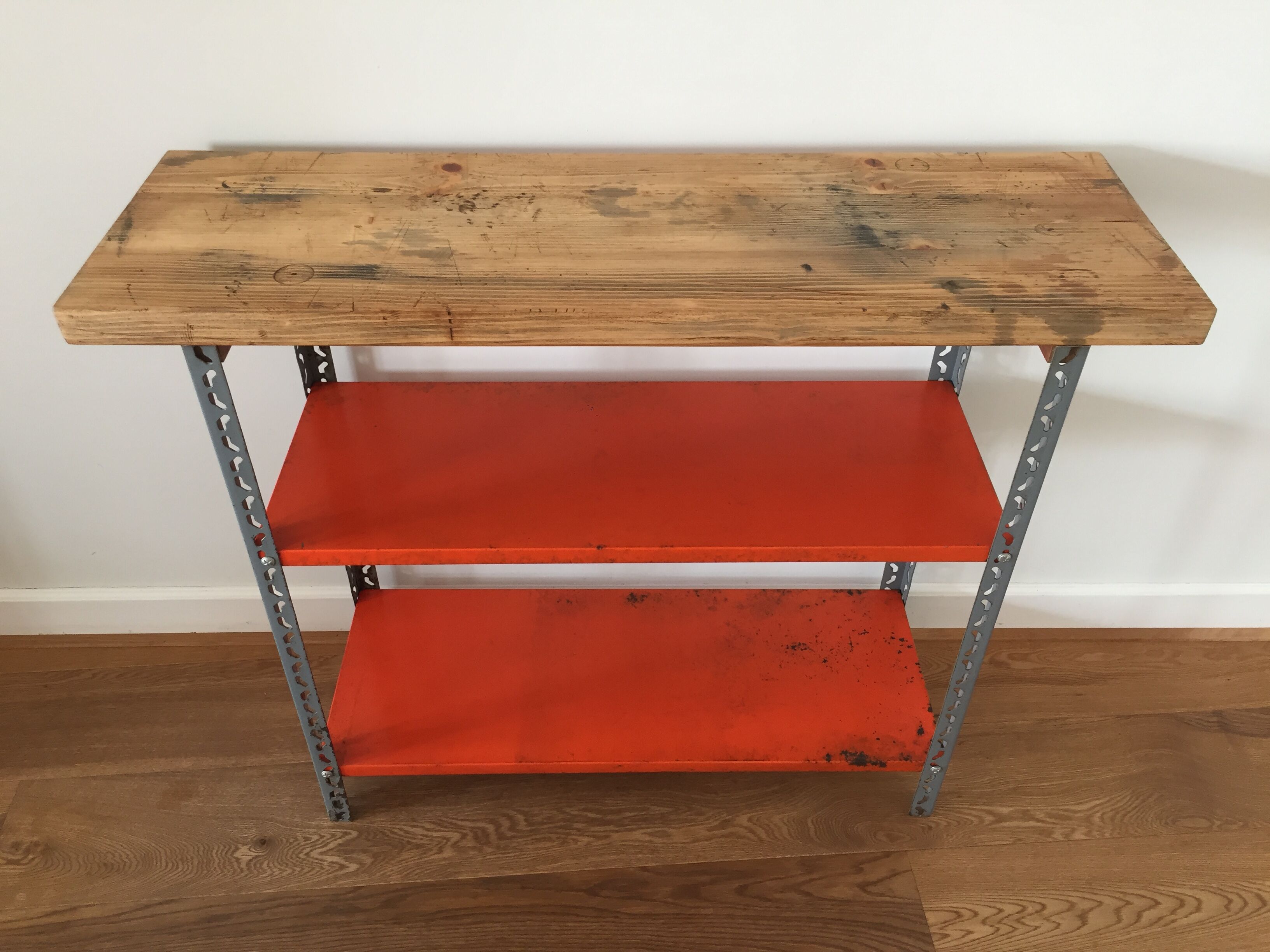 Console / industrial shelf