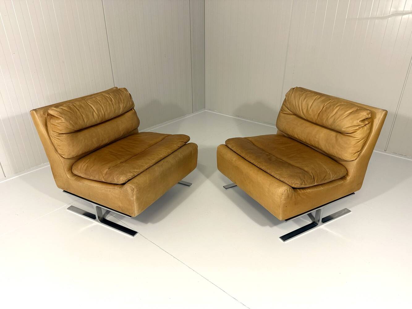 Special lounge chairs chrome & leather 1960’s