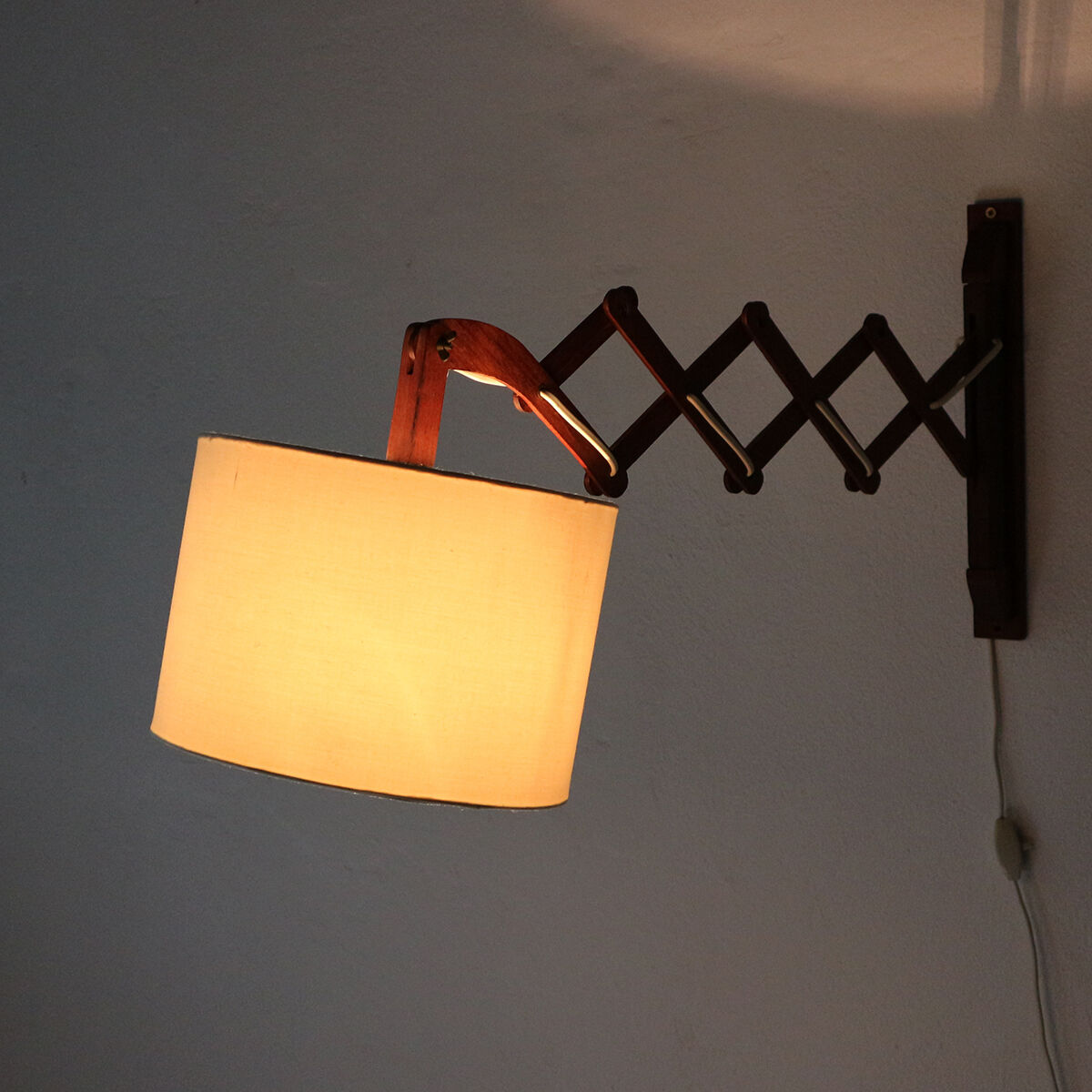 Wall lamp with extendible teak arm 1960