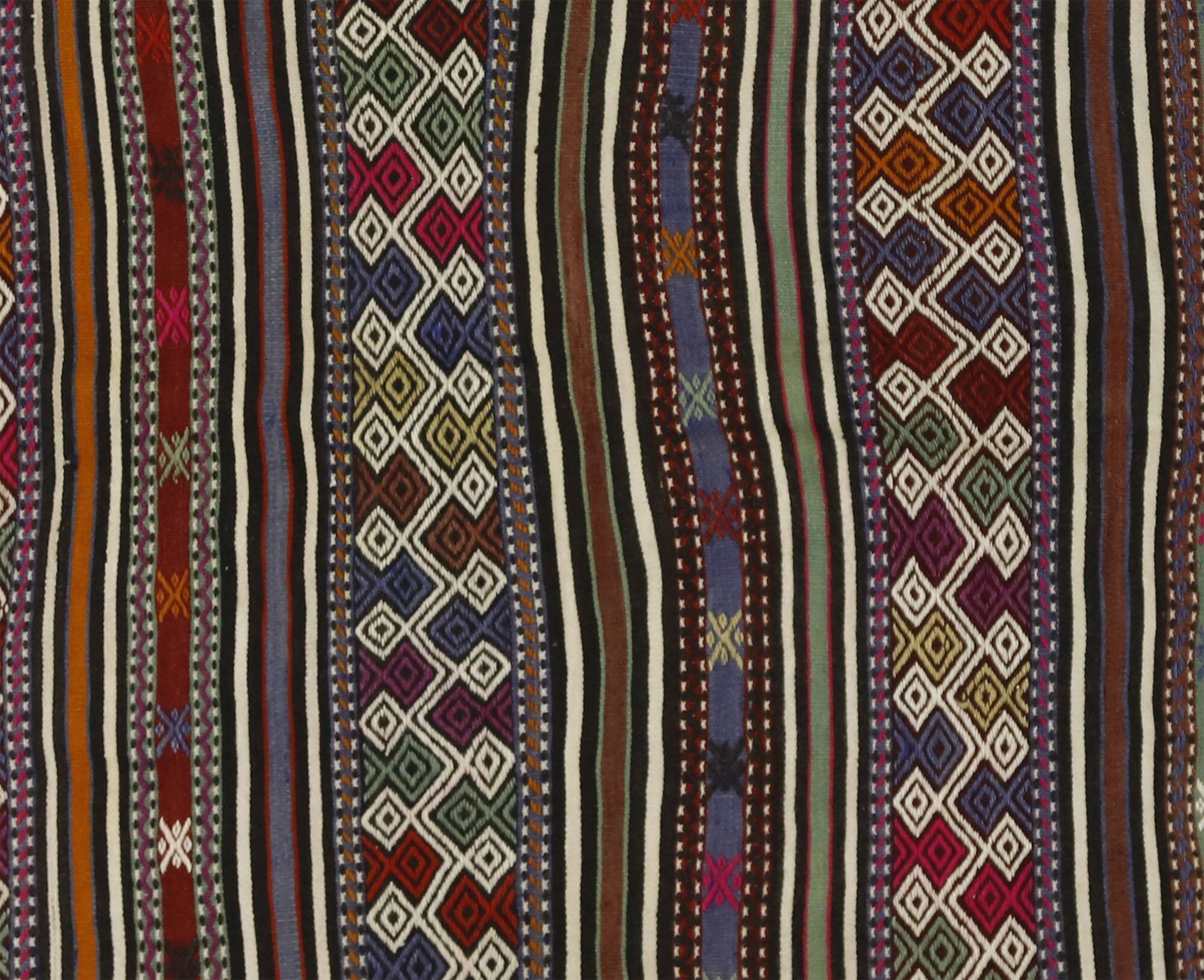 Bohemian Style Handcrafted Vintage Rug 150x 240 cm