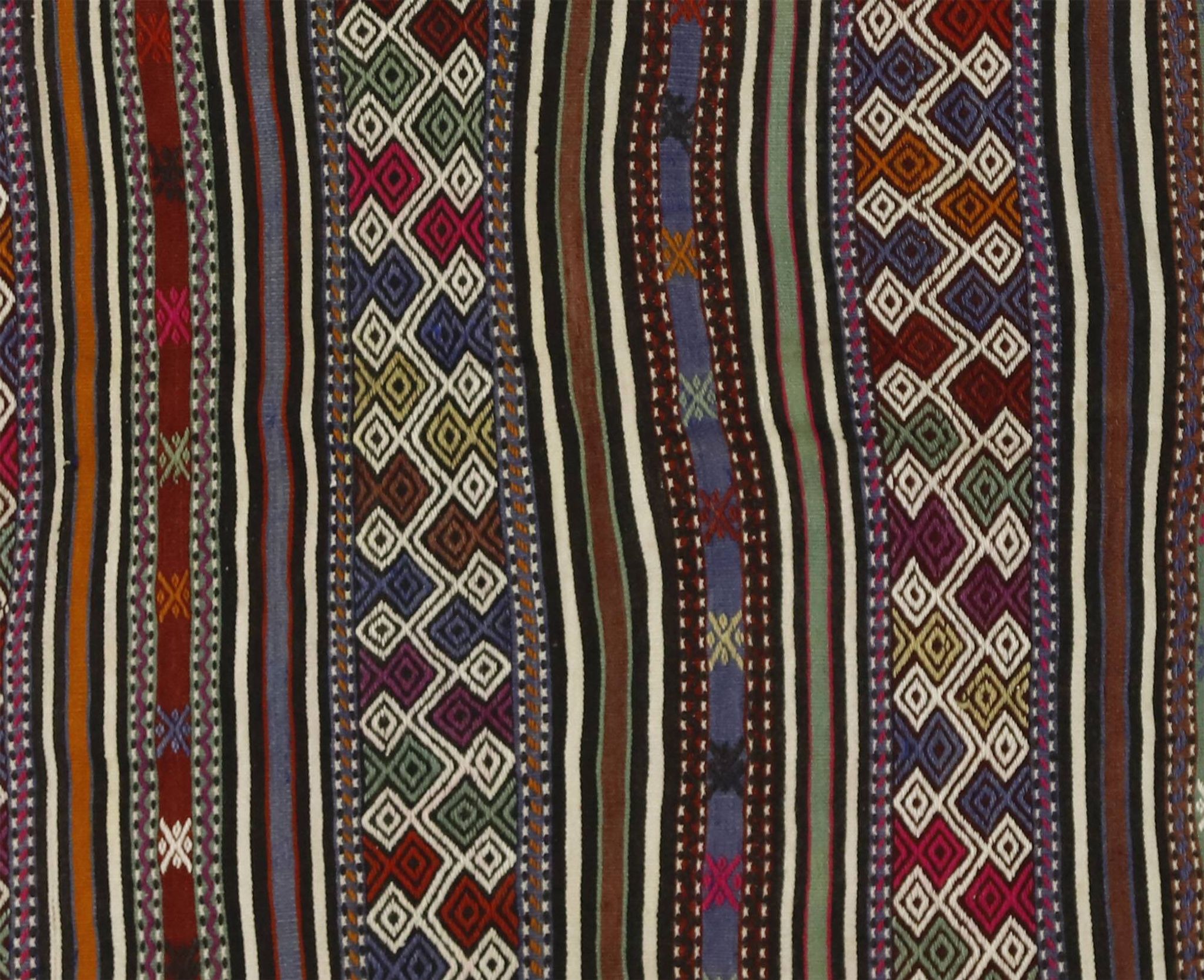 Bohemian Style Handcrafted Vintage Rug 150x 240 cm