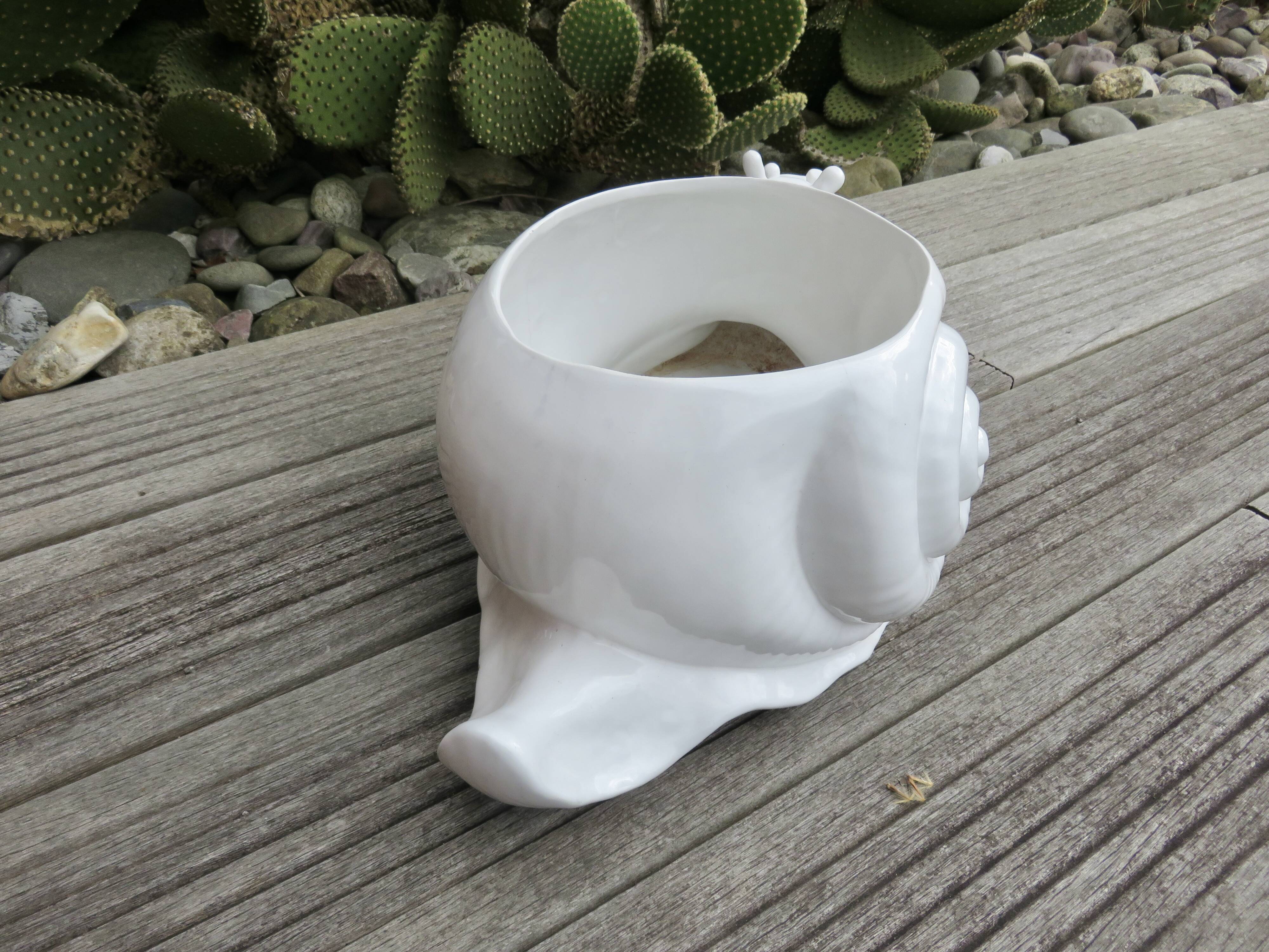 Zoomorphic "snail" pot cover in white ceramic 1970 1980