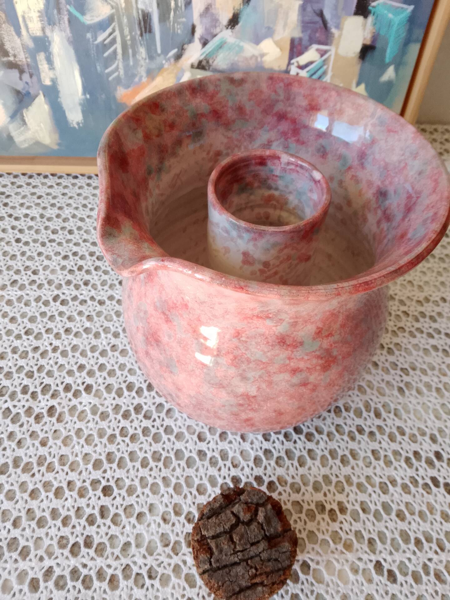 Jug with ice reservoir