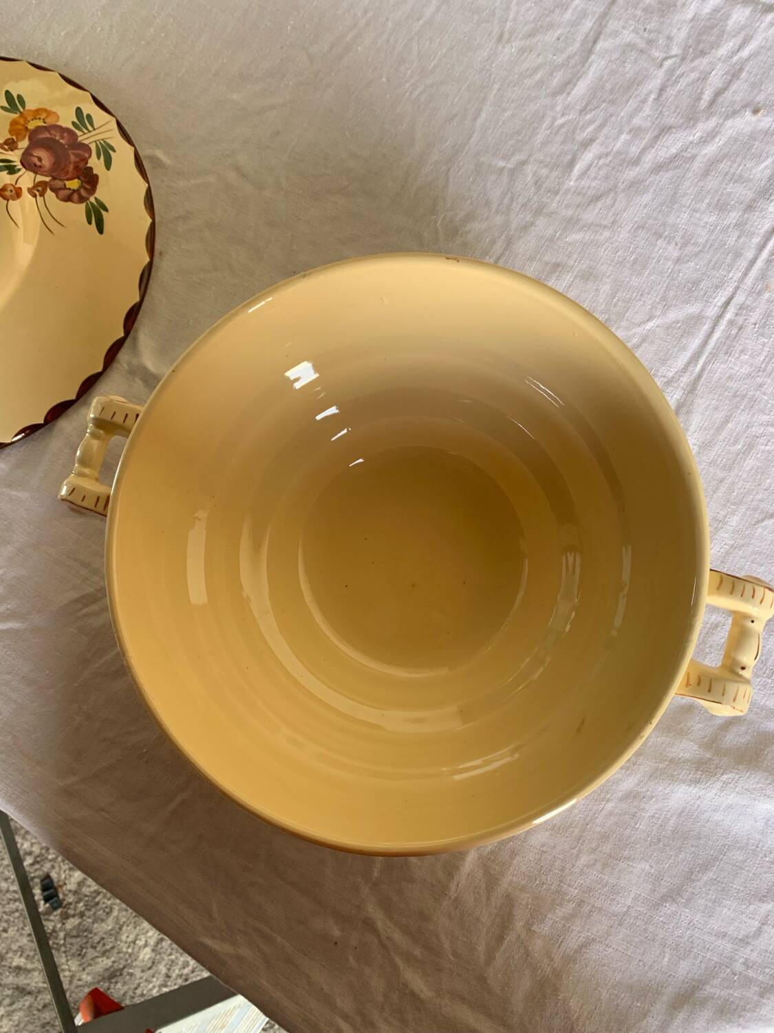 Soupière ancienne Longchamp modèle Agen en faïence française à décor floral