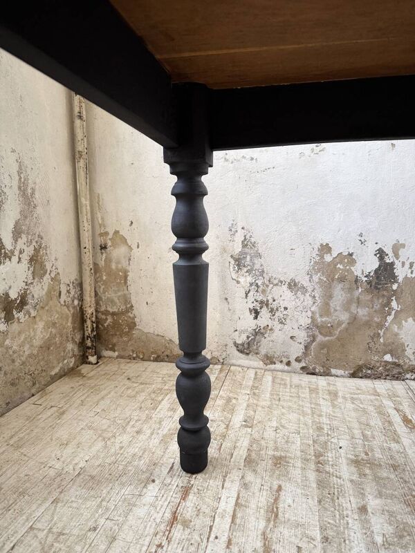 Table de ferme en chêne, pieds tournés noirs
