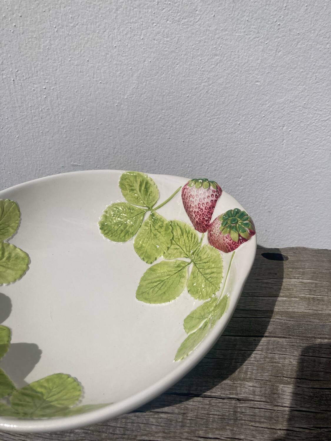 Ceramic fruit slip salad bowl
