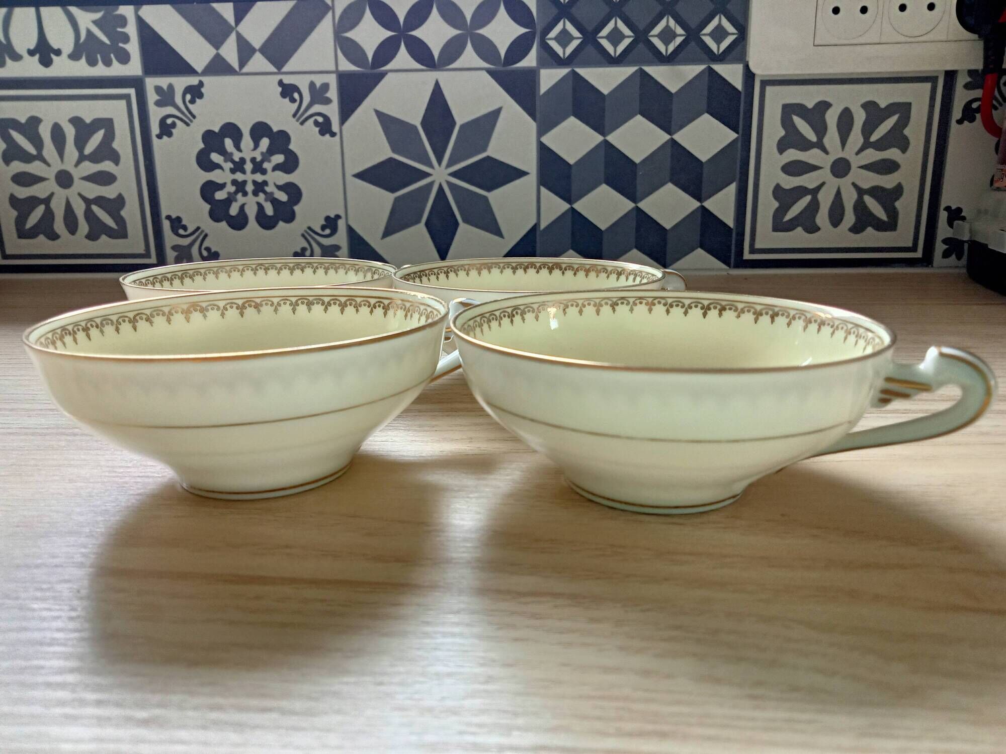 4 cups with 4 saucers Limoges, fine porcelain, coffee cups, white, light green, gold