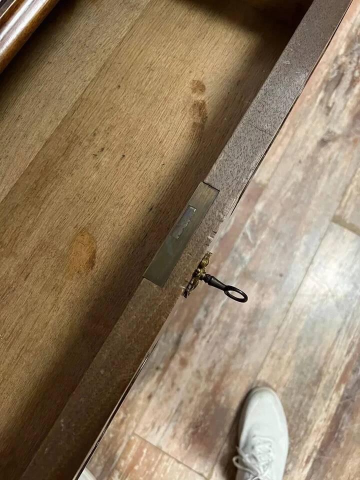 Curved Provençal Louis XV style desk in carved walnut circa 1880