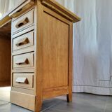 Expandable child desk