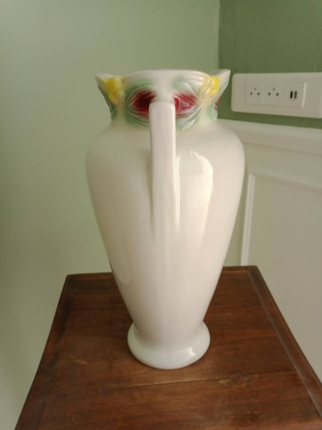 Slip vase