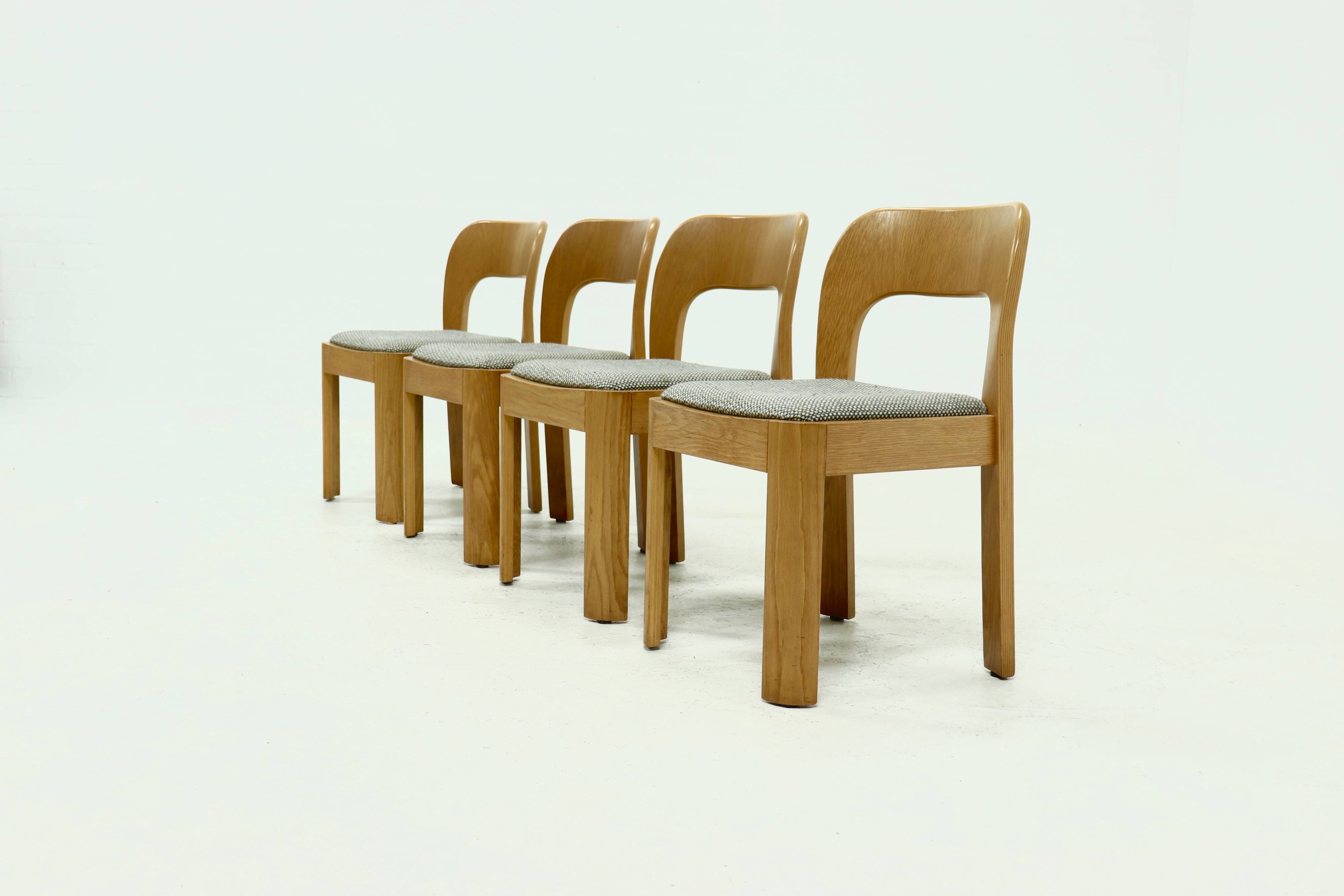 Set of 4 sculptural dining chairs in light oak, 1970s