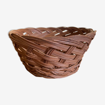 Wicker basket bread