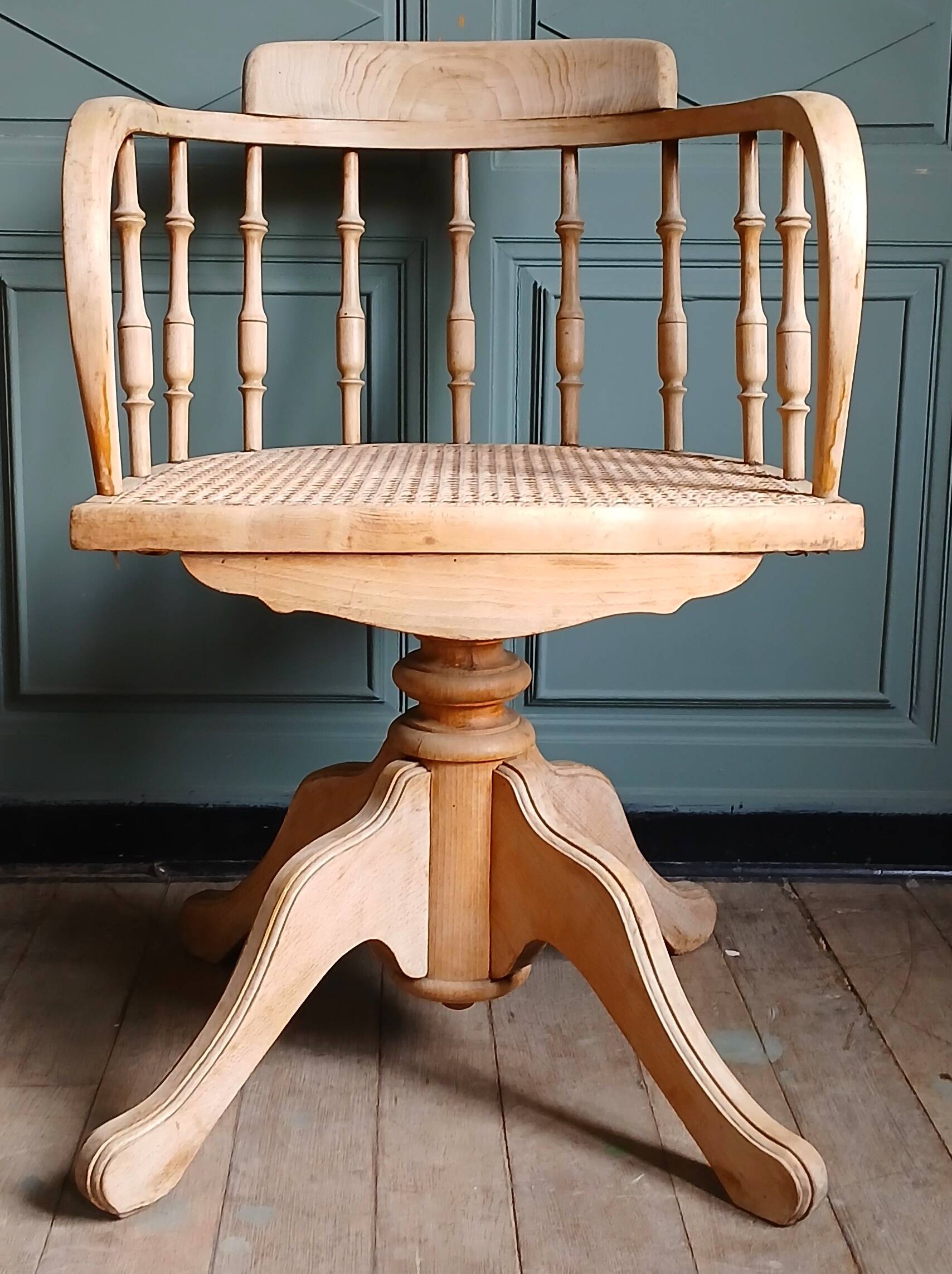 Fauteuil de bureau américain "capitaine" en chêne & cannage, vers 1900