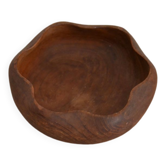 Wooden pocket tray with wavy edges