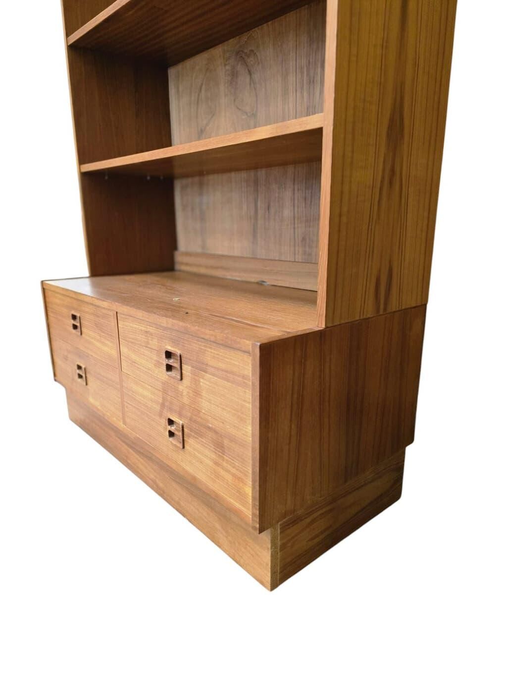Vintage wooden shelf/bookcase/display cabinet