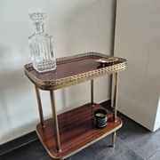 Desserte / Petite table d'appoint plaquage acajou et laiton mid century