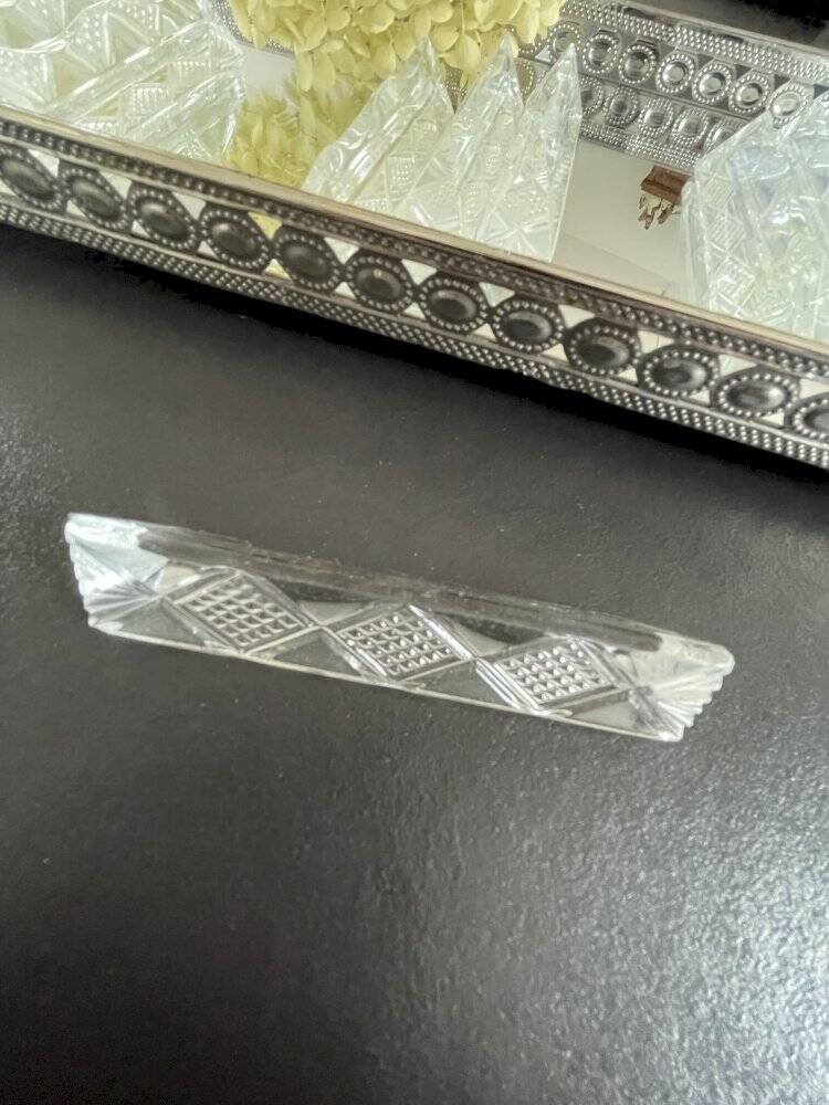 12 porte-couteaux en cristal taillé dans leur boite d'origine longueur