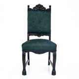 Une paire de chaises anciennes sur pattes de lion, Europe occidentale, vers 1920.