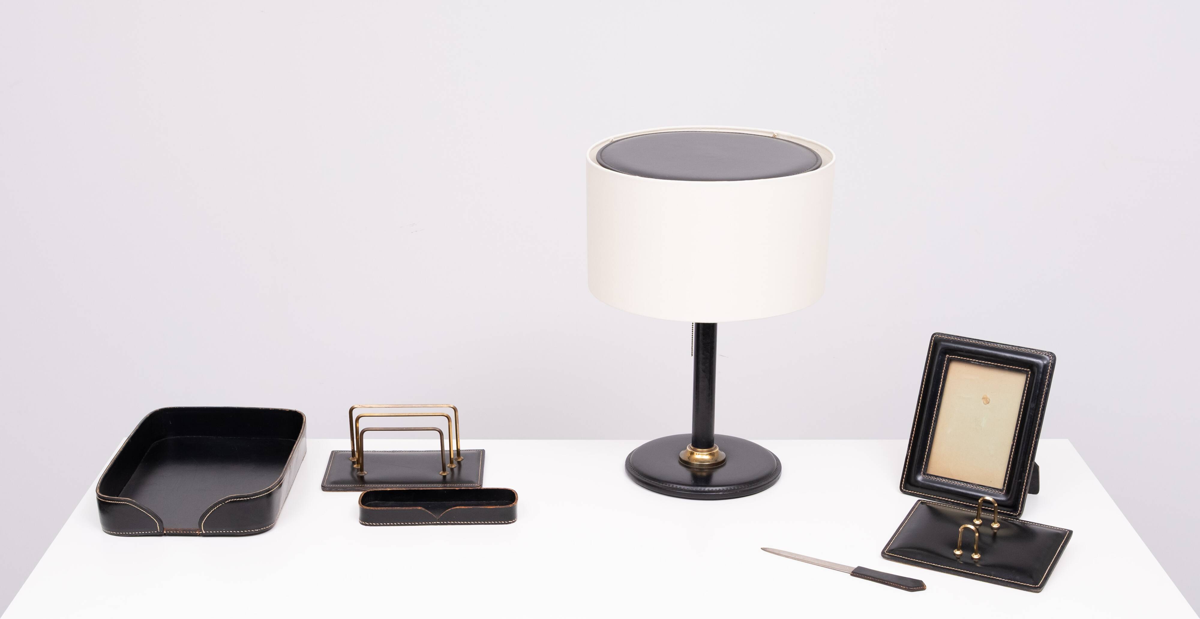 Grand ensemble de bureau exclusif en cuir cousu, années 1960, France