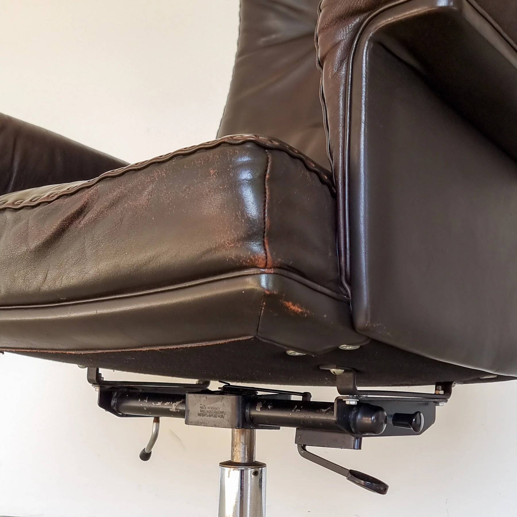 Executive office chair in leather De Sede DS35