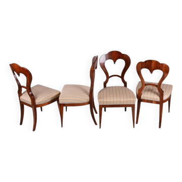 Biedermeier Chairs in Walnut, Austria, 1830s, Set of 4