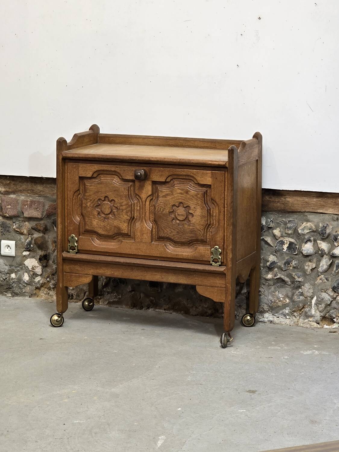 Small sideboard on wheels Guillerme and Chambron