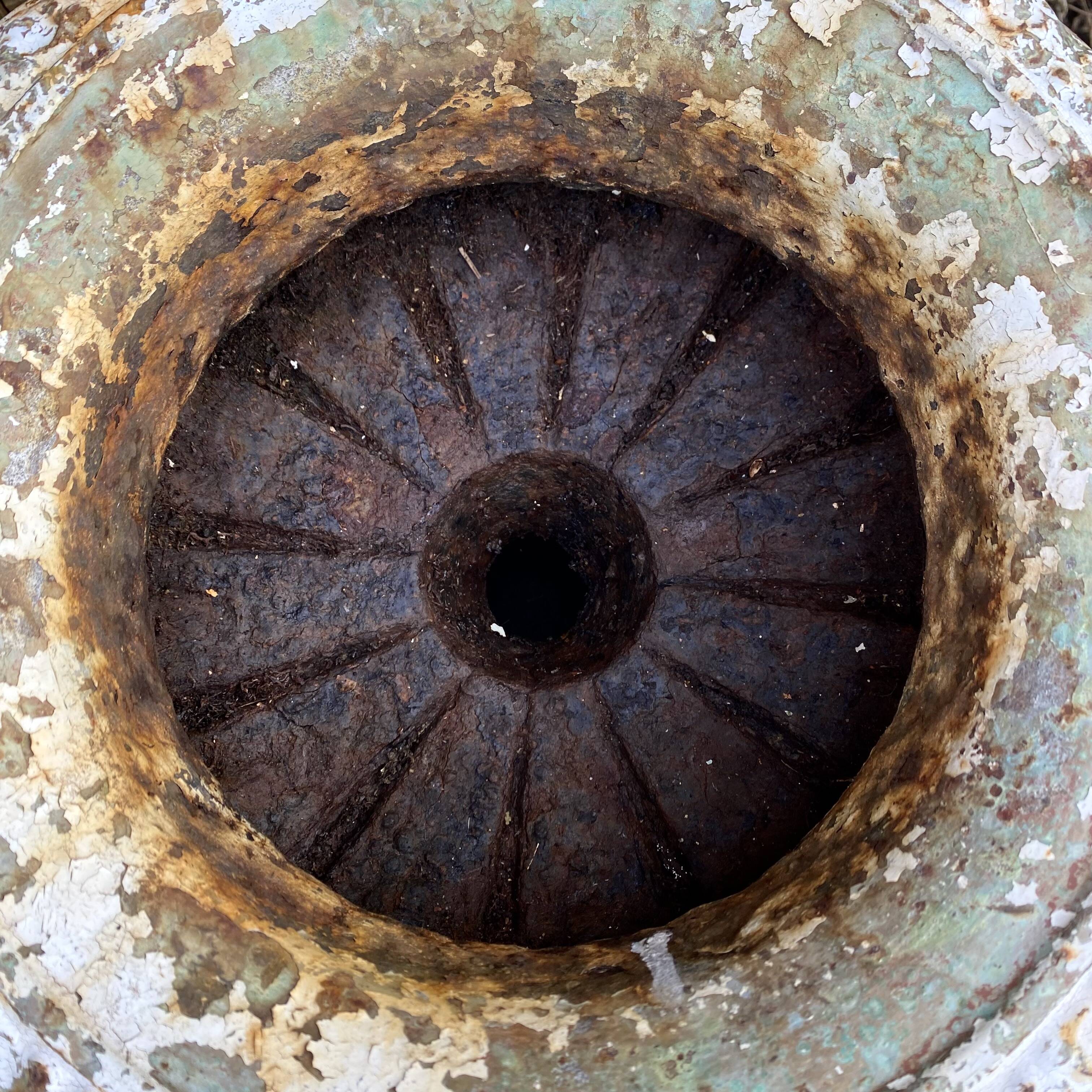 Médicis planters in cast iron old villa