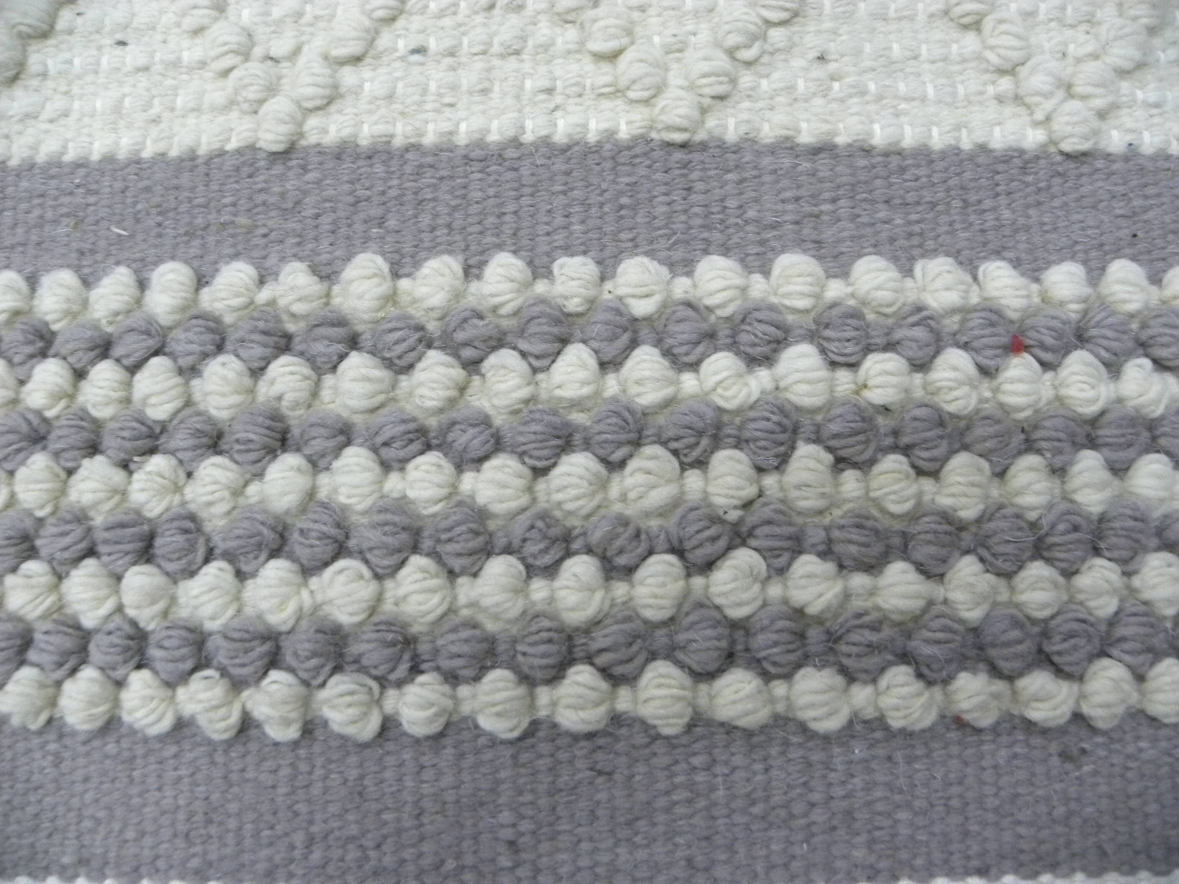 Handmade artisanal rug in Wool – Modern and natural design in Beige Ecru