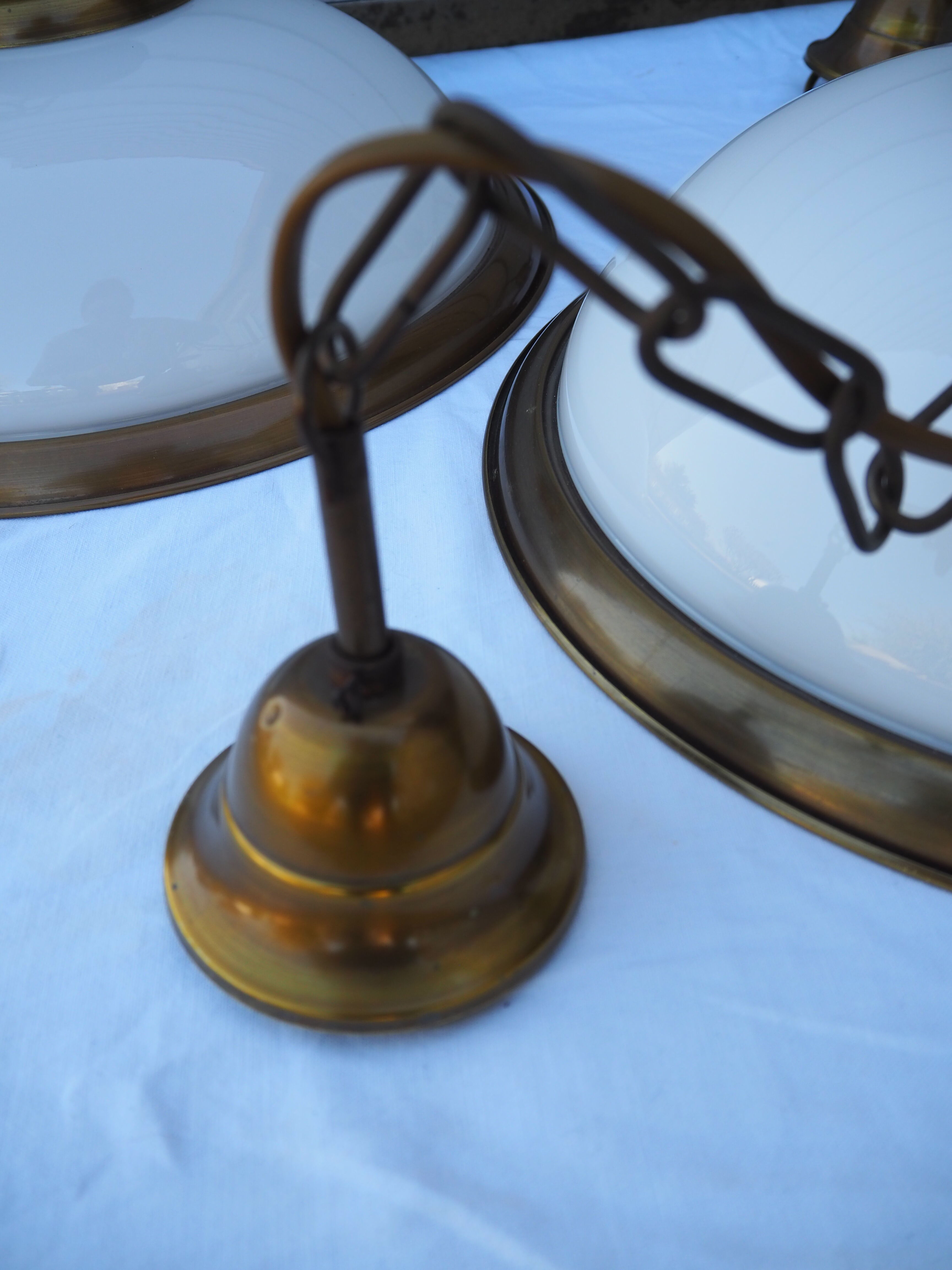 Suspension in white opaline, its edge in aged brass