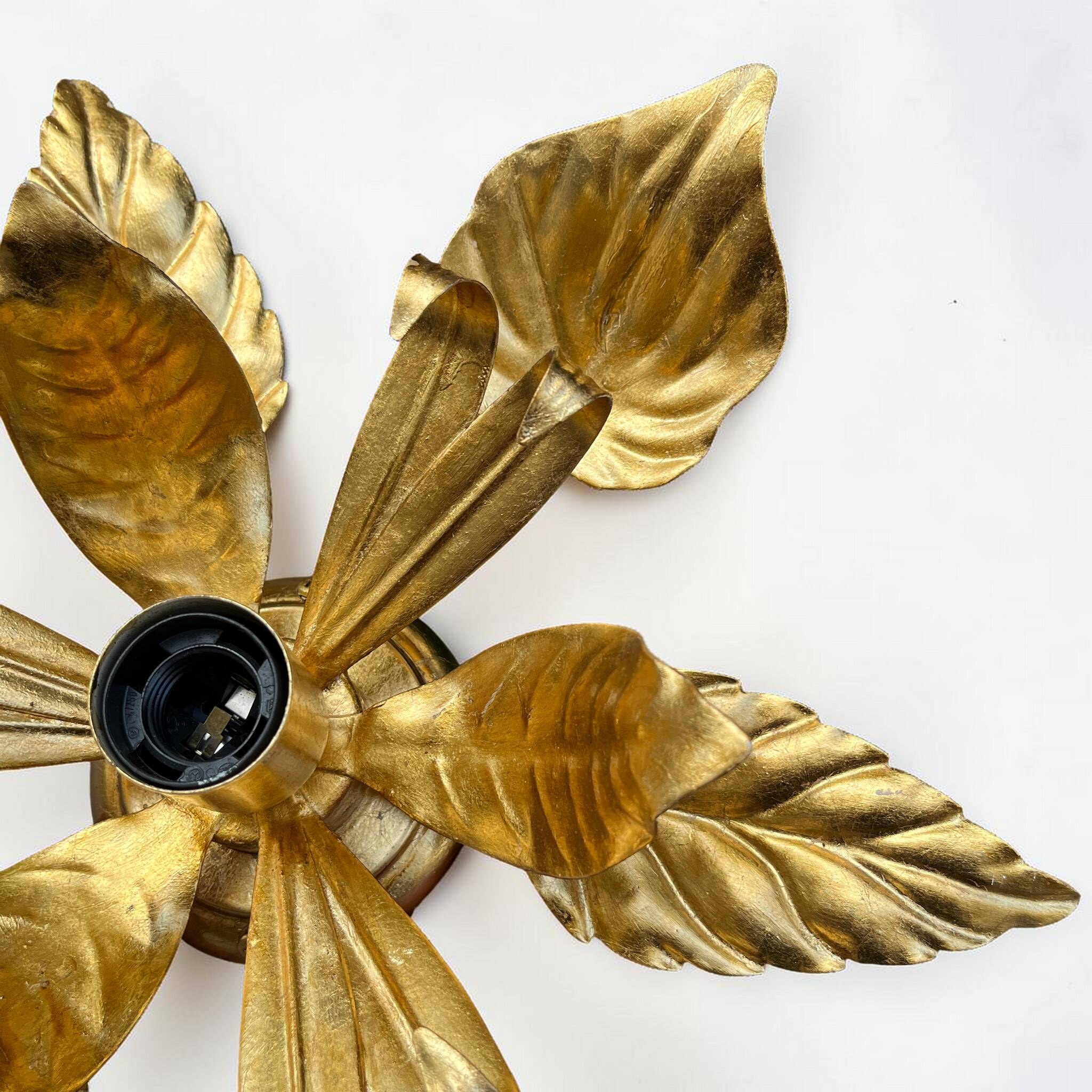 Applique fleur vintage en métal doré à la feuille d'or
