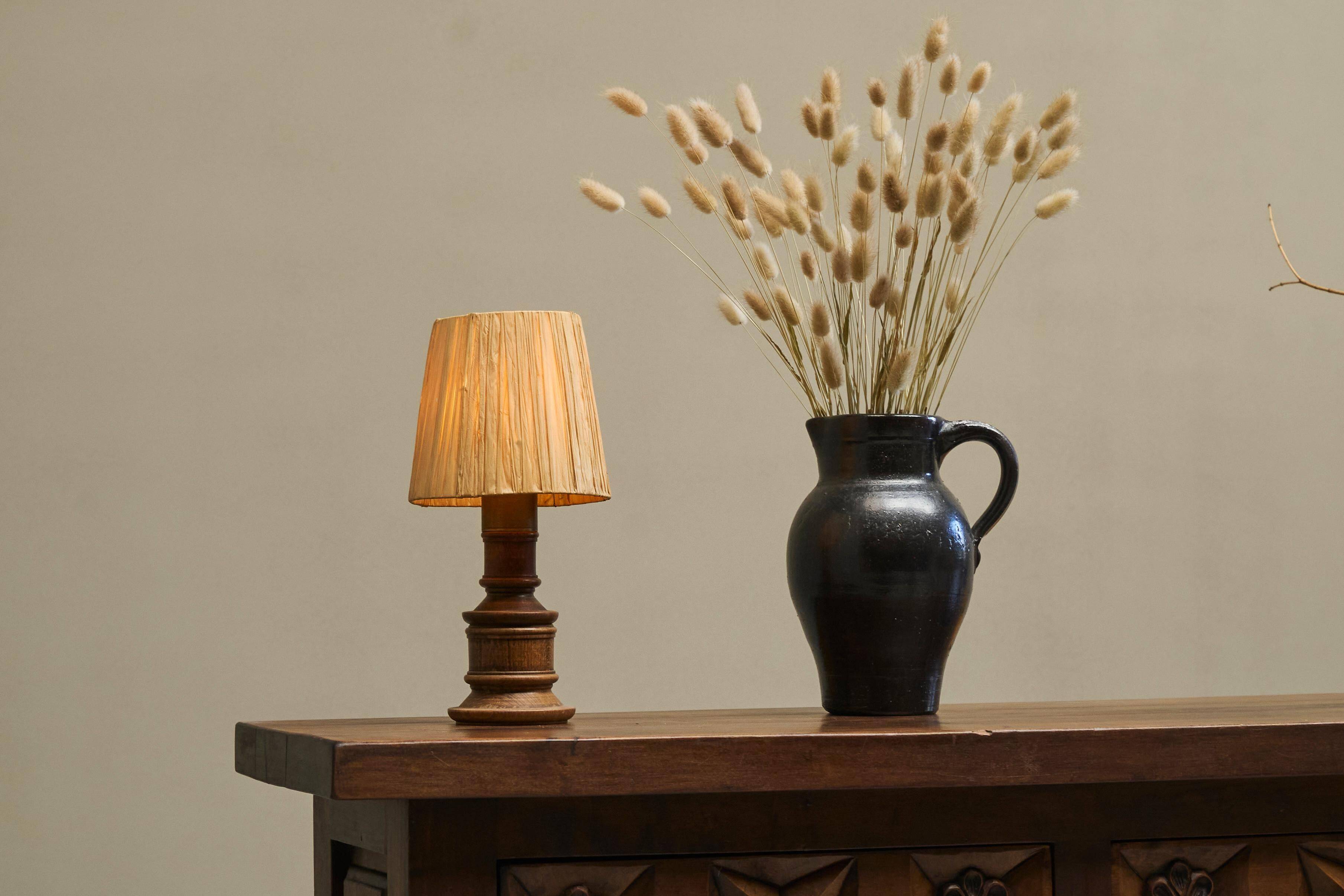 Mid-Century Accent Table Lamp in Solid Oak and Patinated Brass