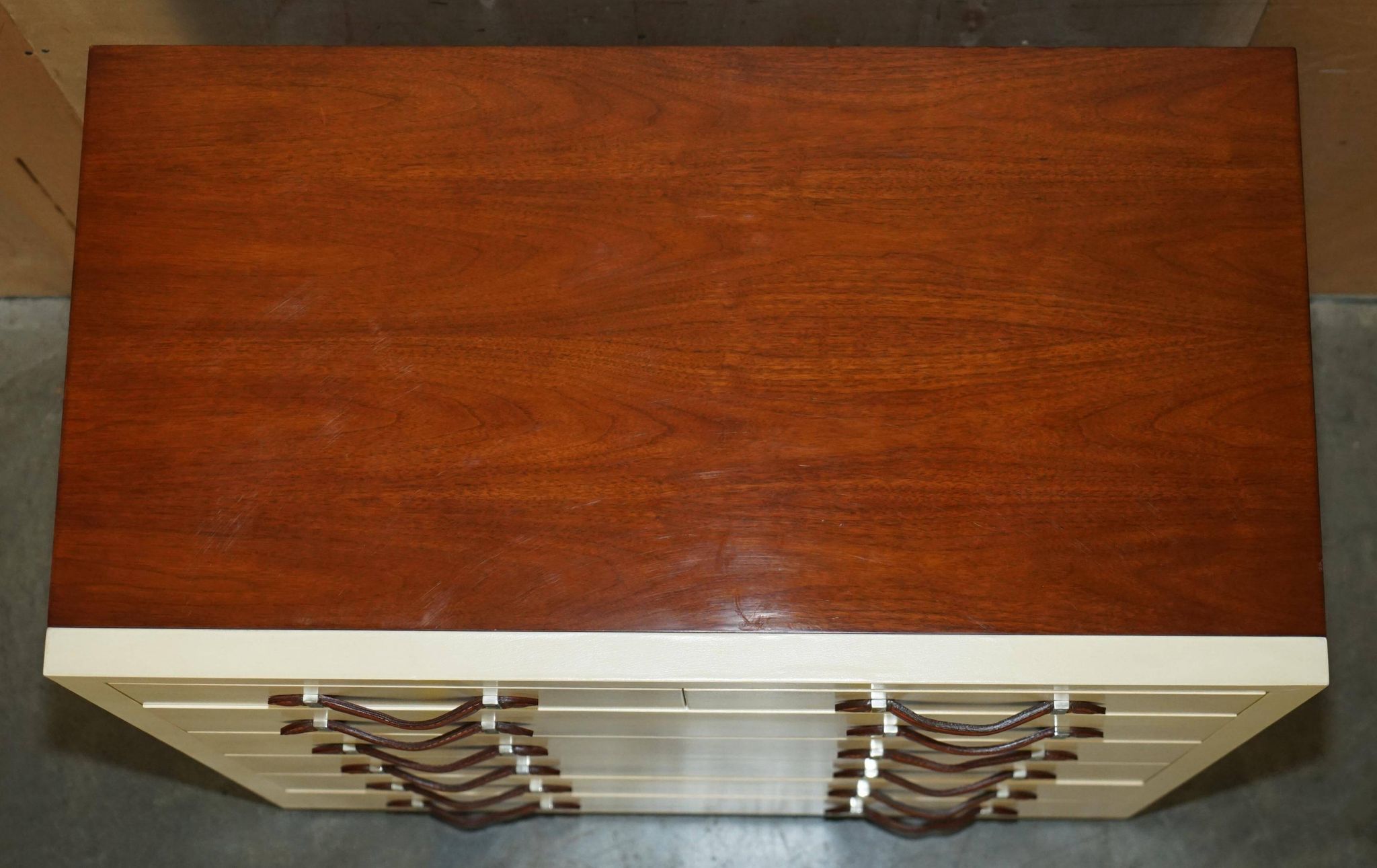 Commode Ralph Lauren Modern Hollywood cuir et bois