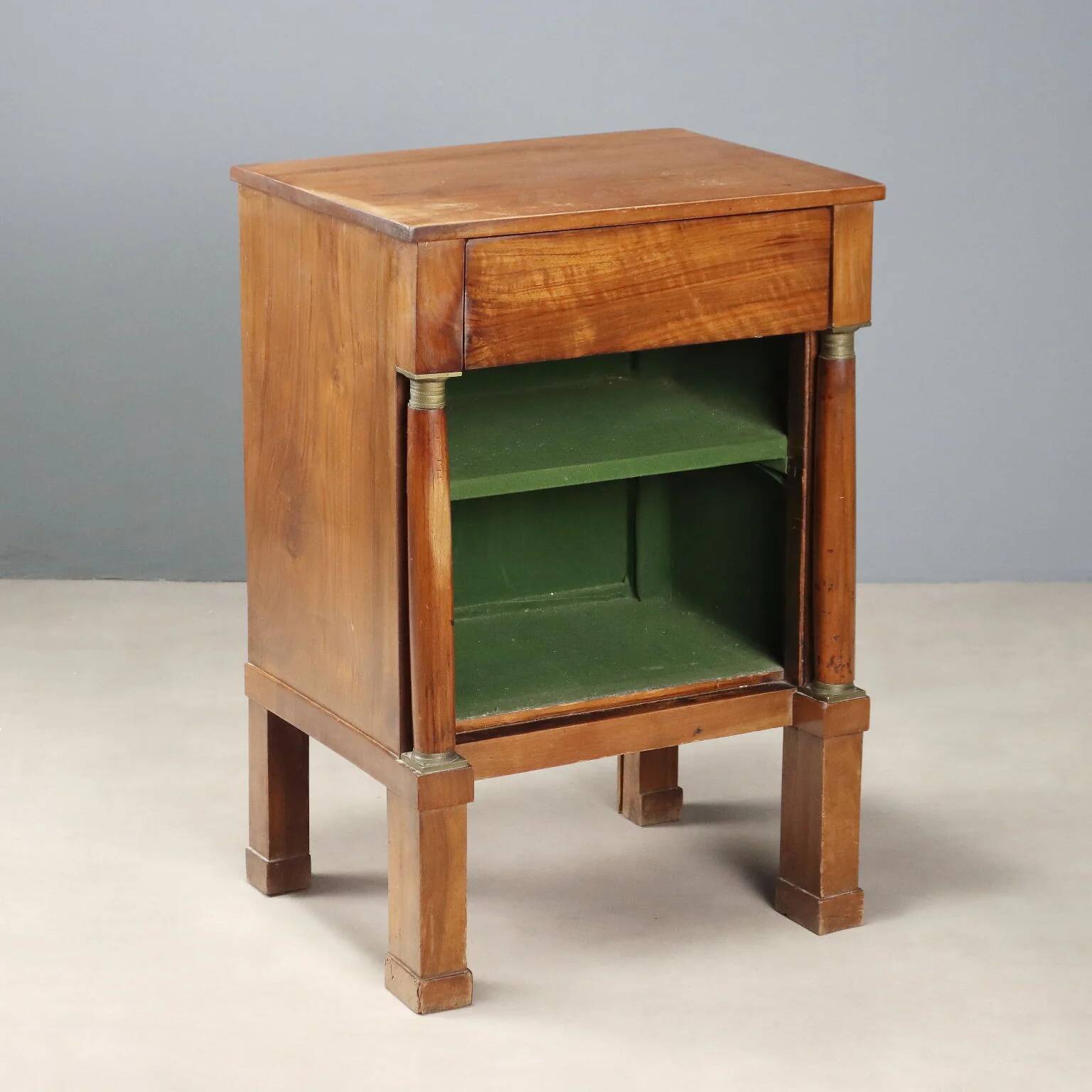 Antique bedside table in poplar with walnut veneer, 19th century.