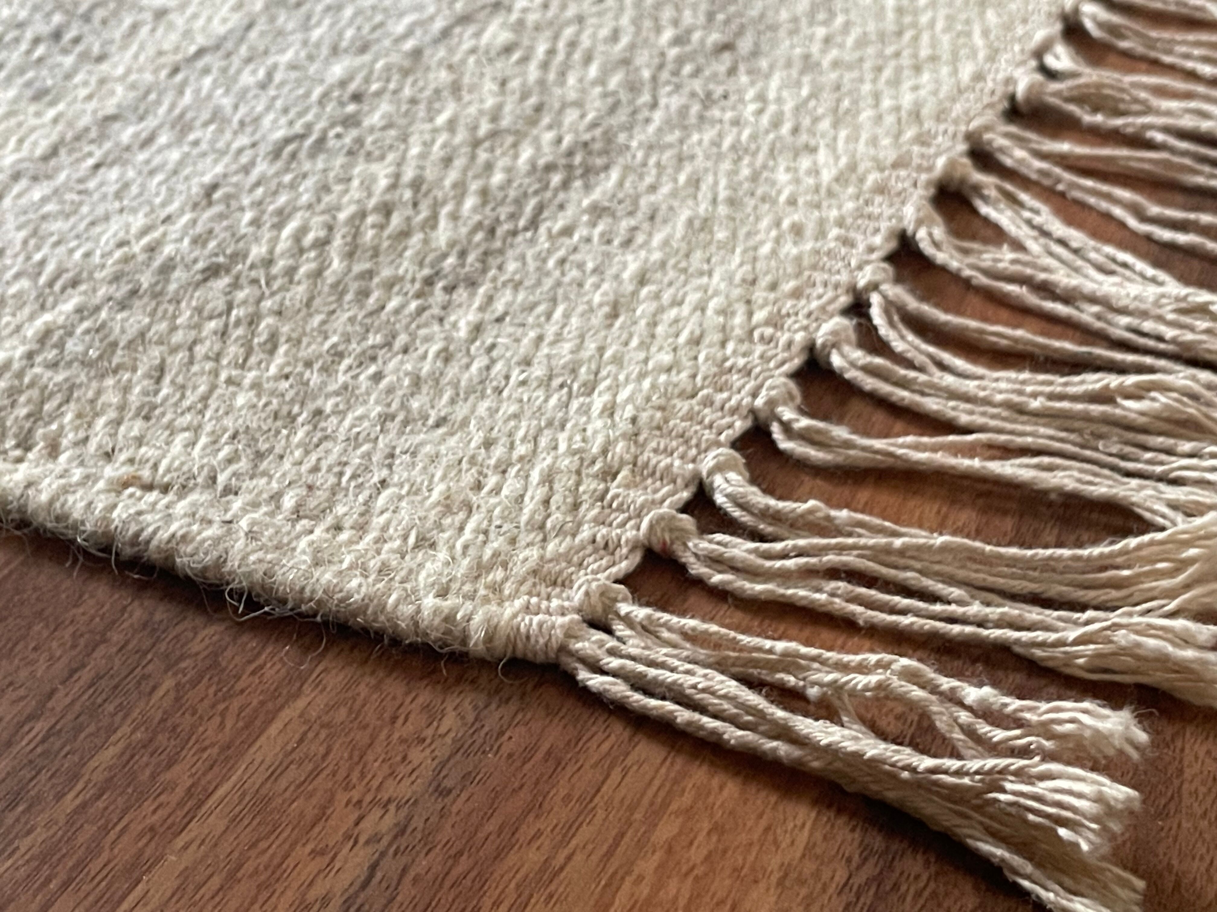 Tapis de laine à tissage plat fait à la main, couleur blanche