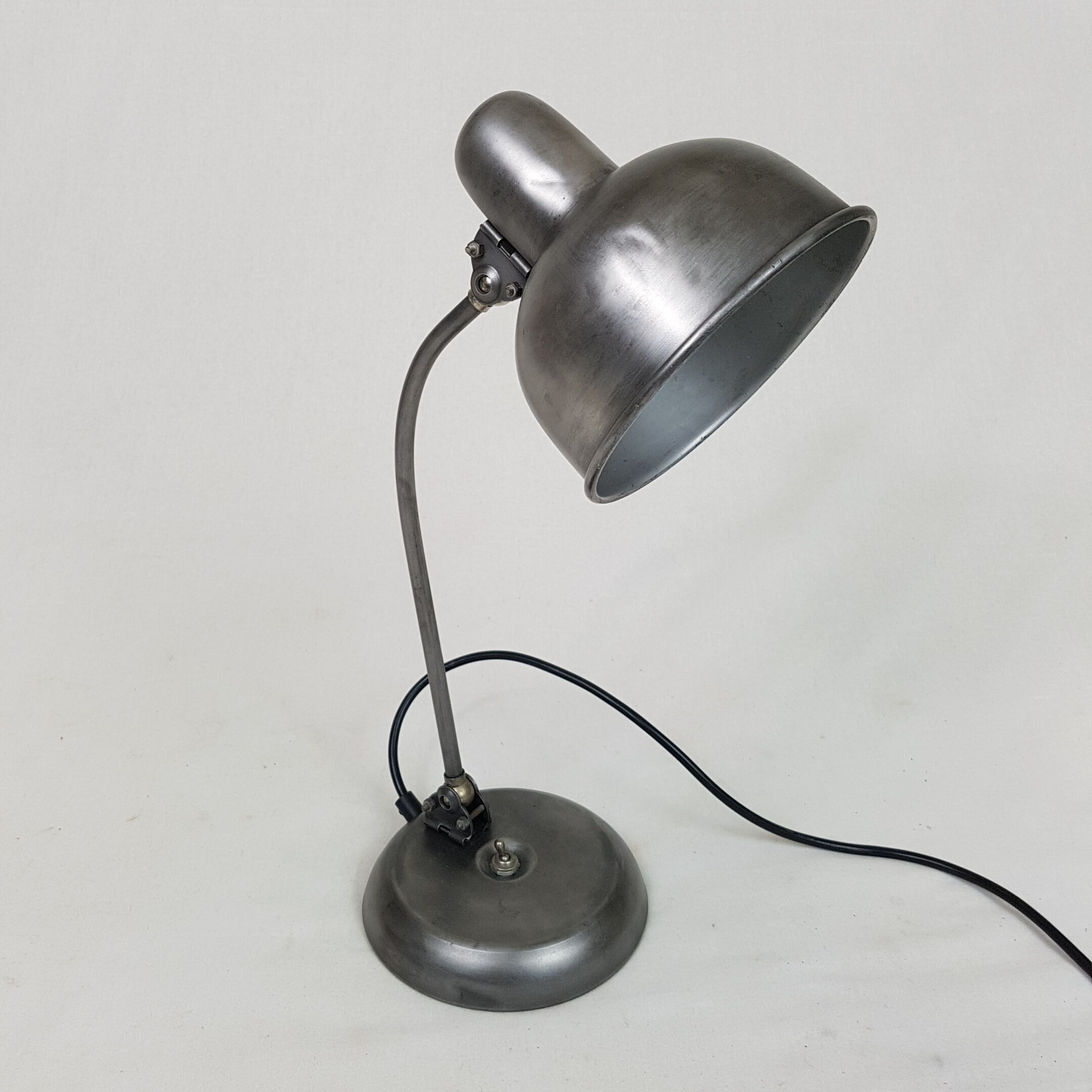 Lamp office hinged patella finish graphite