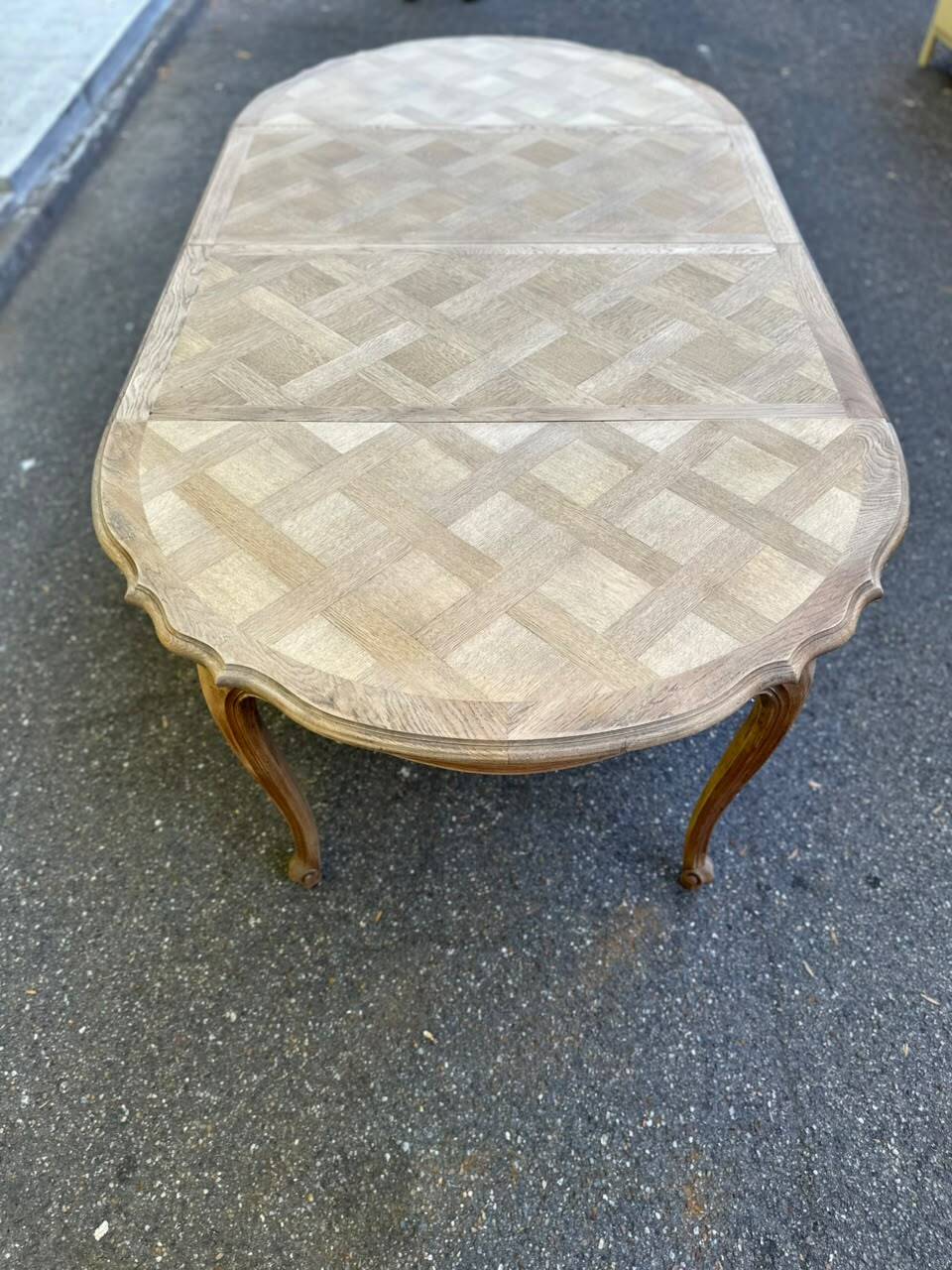 Round extendable dining table Louis XV stripped in solid oak 1950