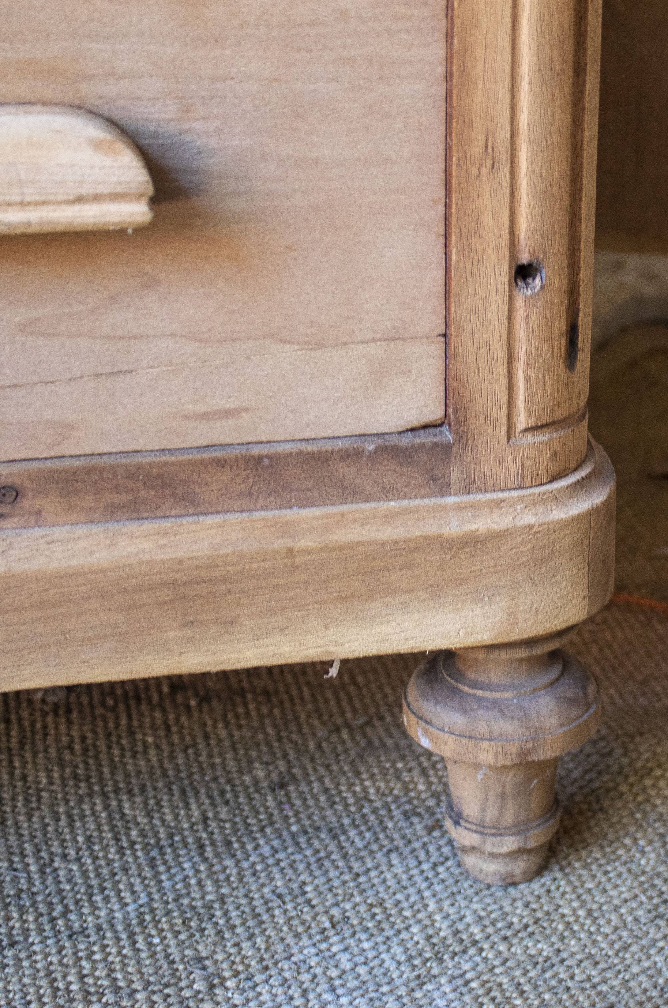 Solid wood chest of drawers
