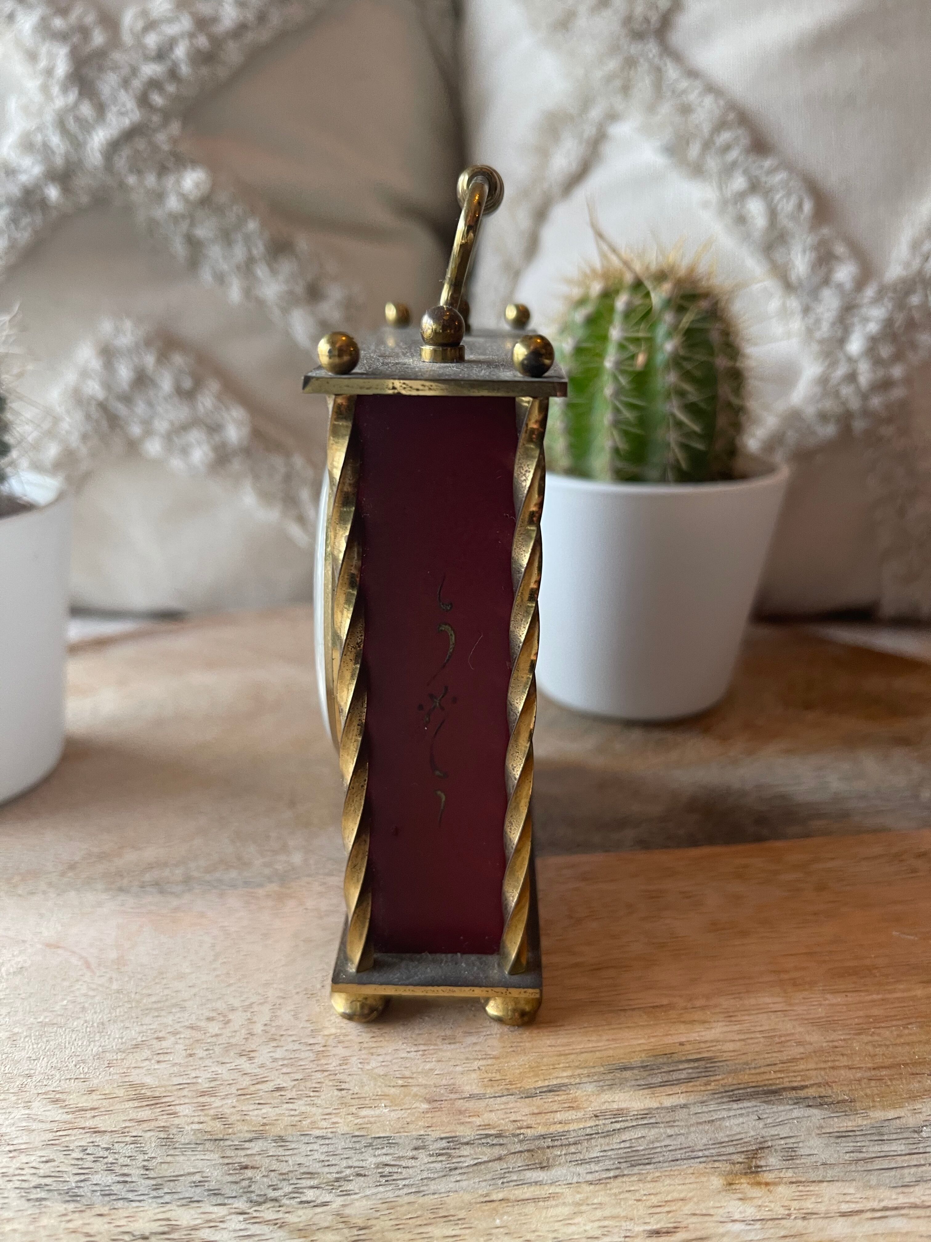 Old alarm clock to go back year 60 blessing west Germany in wood and metal