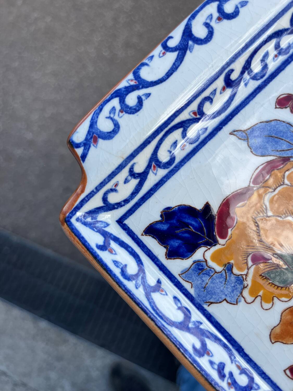 Gien earthenware cake dish with antique peony decoration