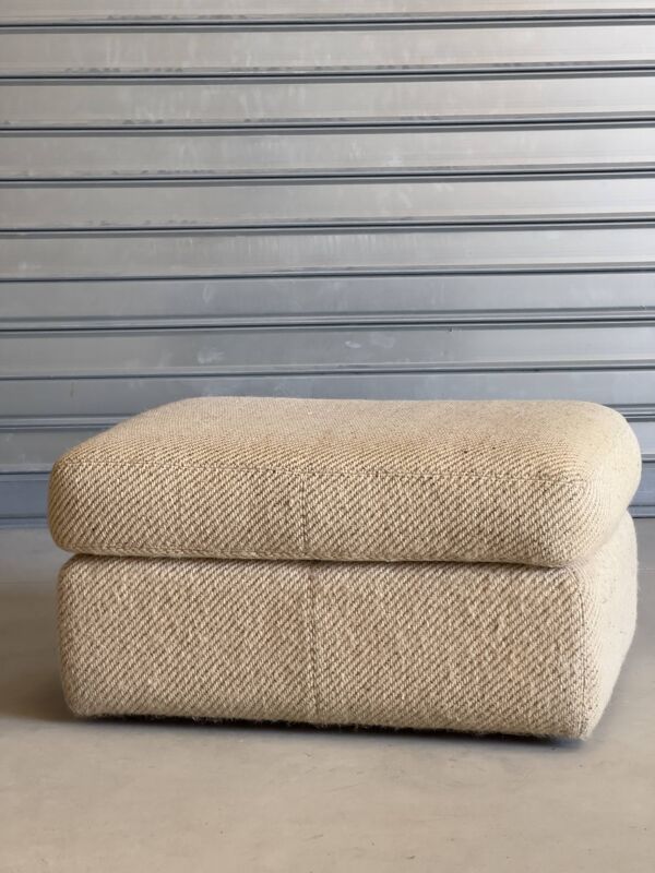 Pouf / Ottoman -  Grand pouf en tissu beige texturé
