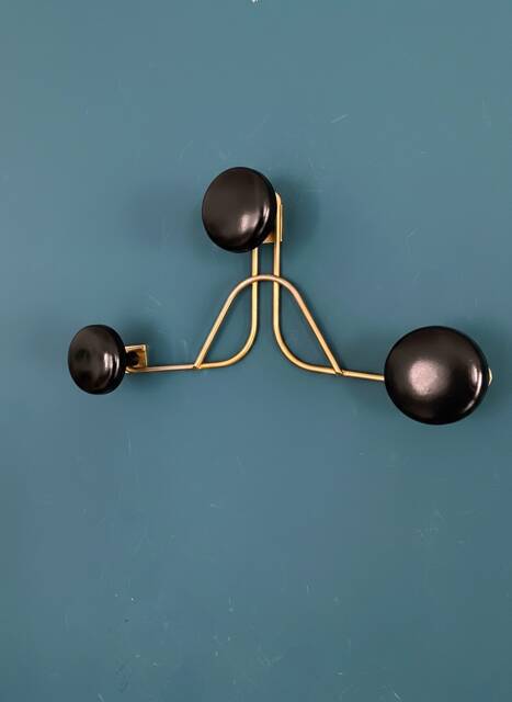 Golden brass coat rack with 3 black vintage hooks from the Mid Century 1950-60.