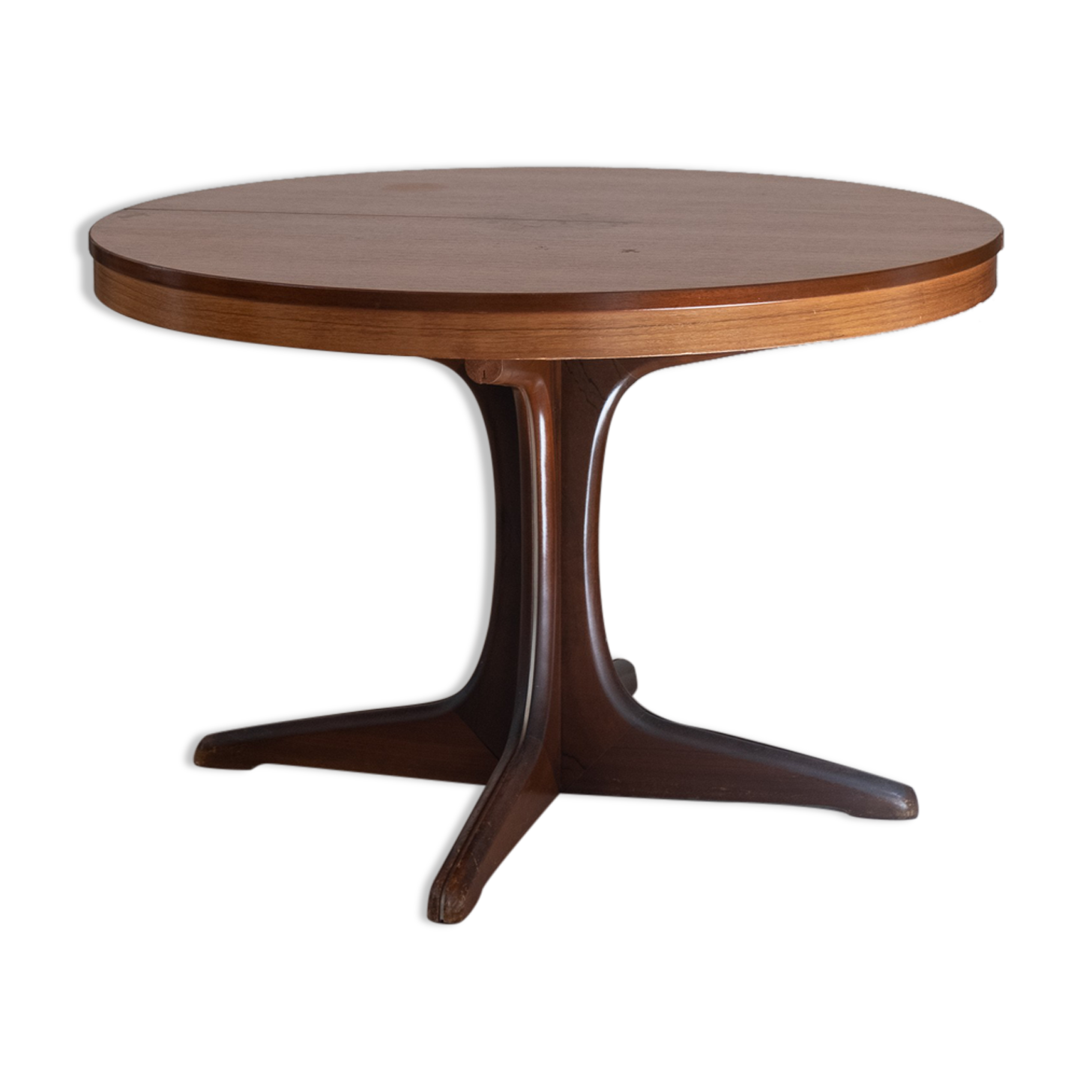 Baumann round table in teak