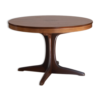 Baumann round table in teak