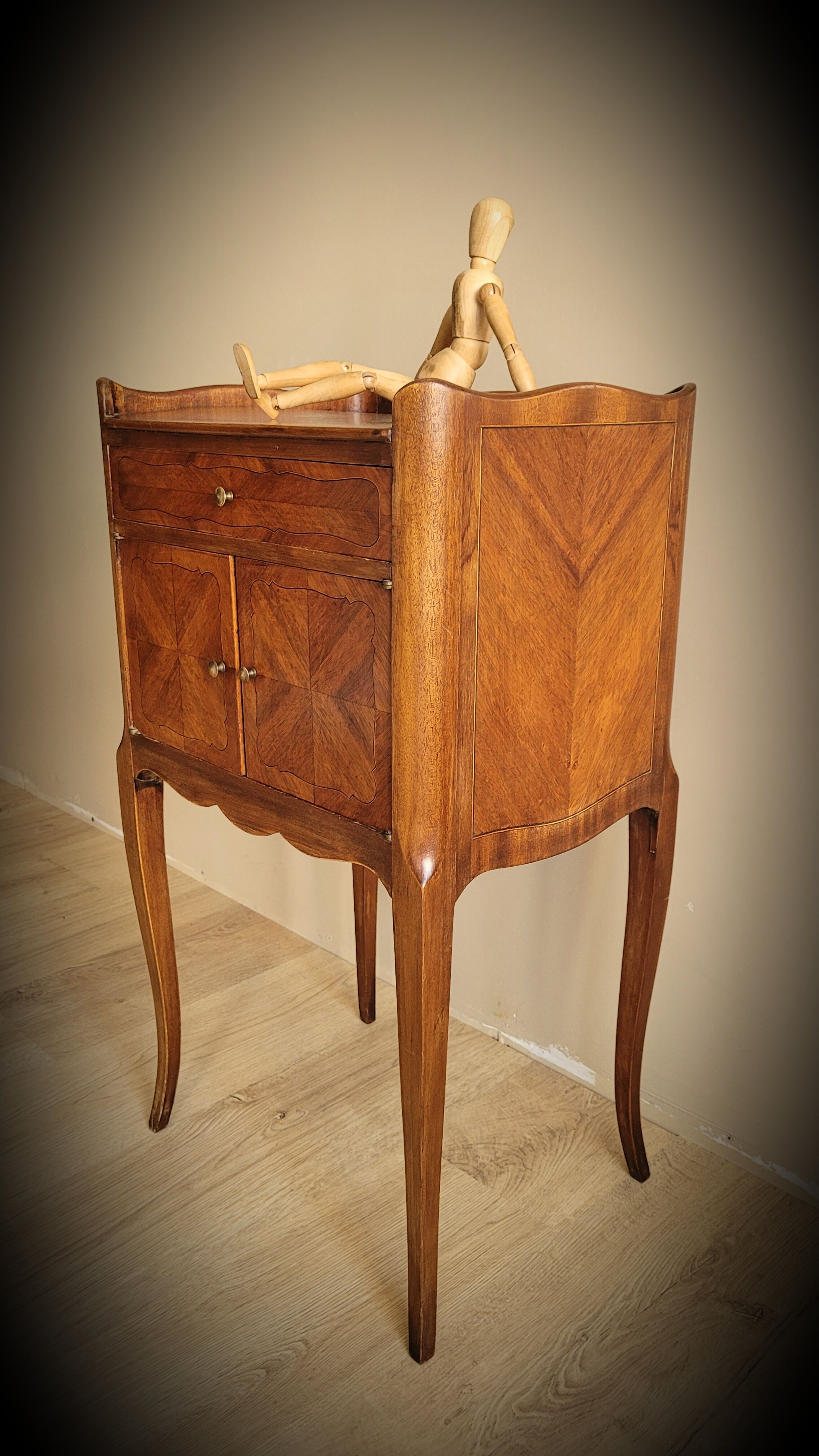 Bedside regency 2P 1T