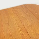 Vintage round dining table in Scandinavian style from the 60s and 70s in elm.