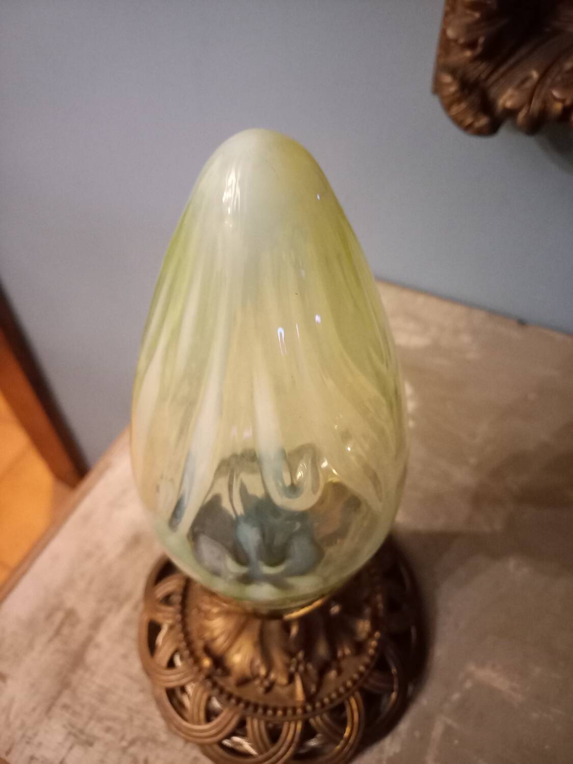 Luminaire globe verre ouraline ancien Art nouveau fin 19e début 20e siècle
