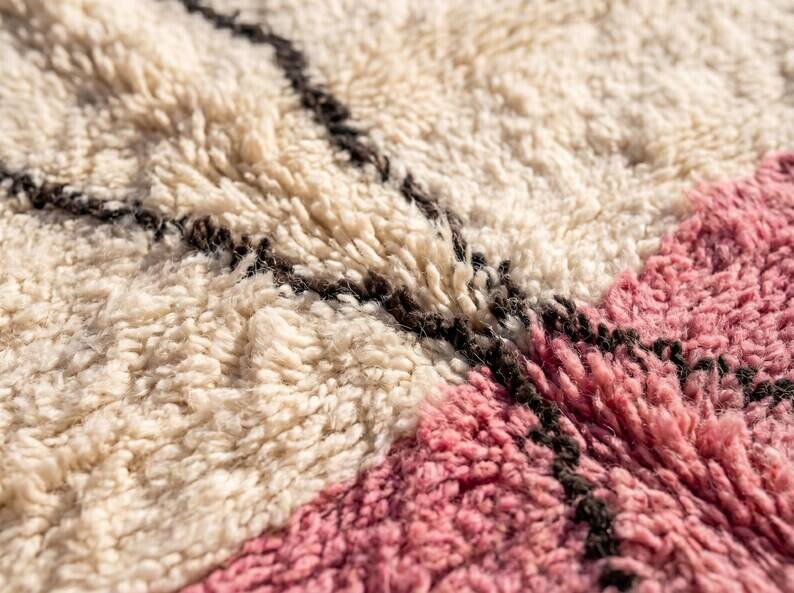 Handcrafted Moroccan rug decorated 250cm x 150cm