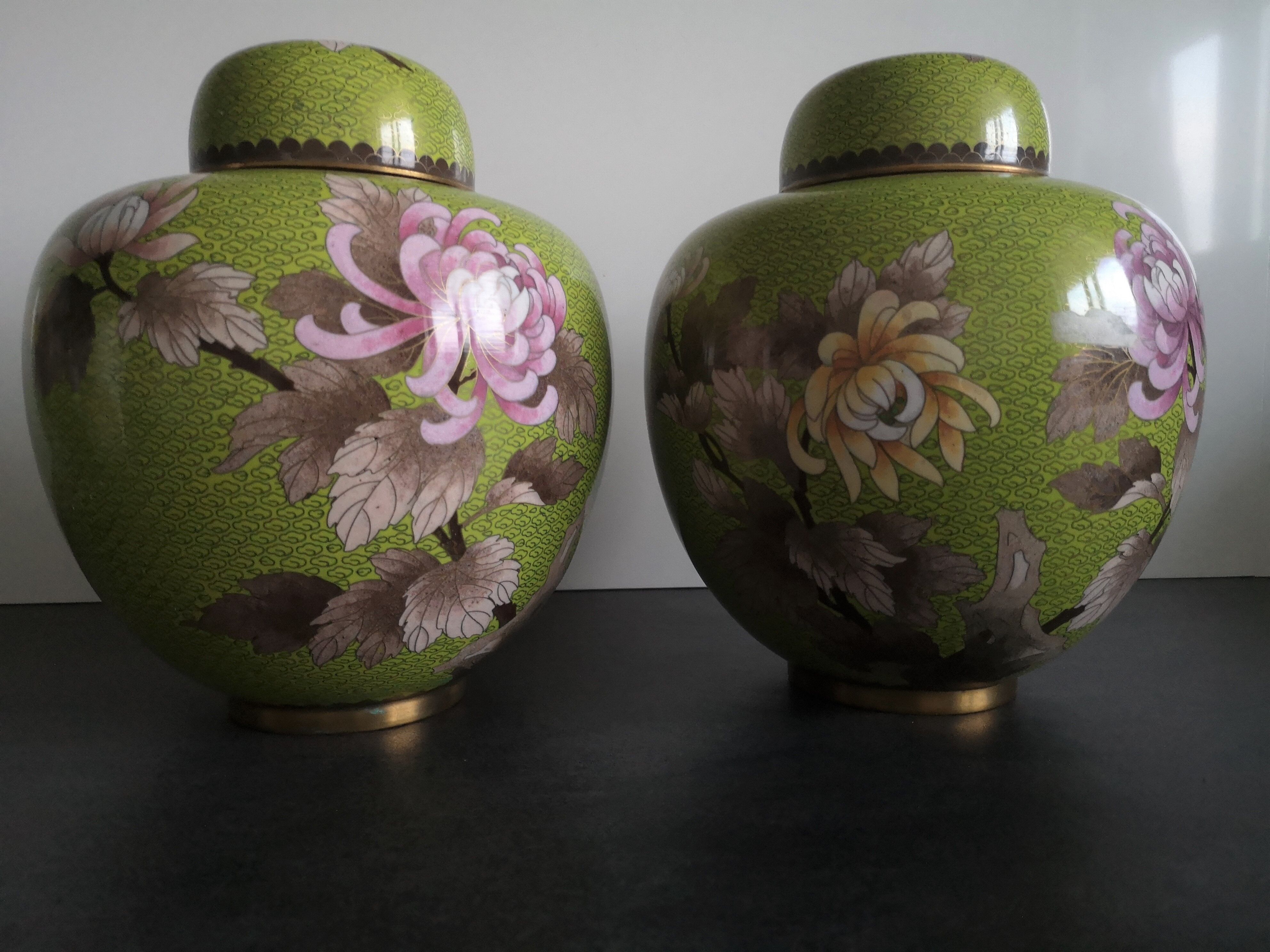 Paire de pots à gingembre en émail cloisonné début 20ème siècle